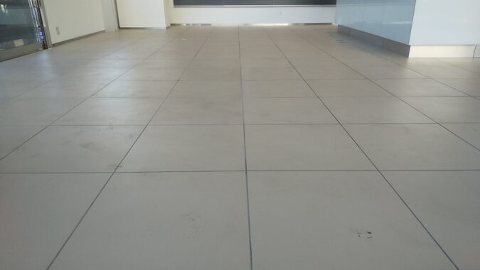 施工前のショールーム タイル