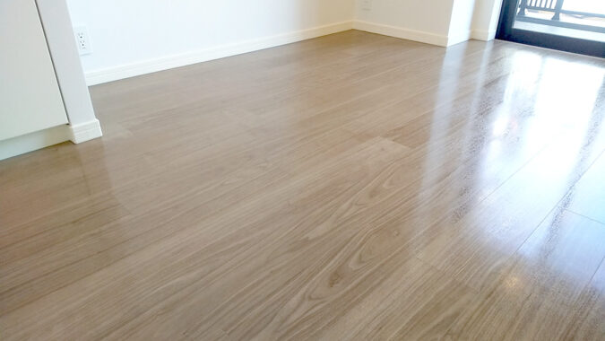 ガラスコーティング施工後のフローリング