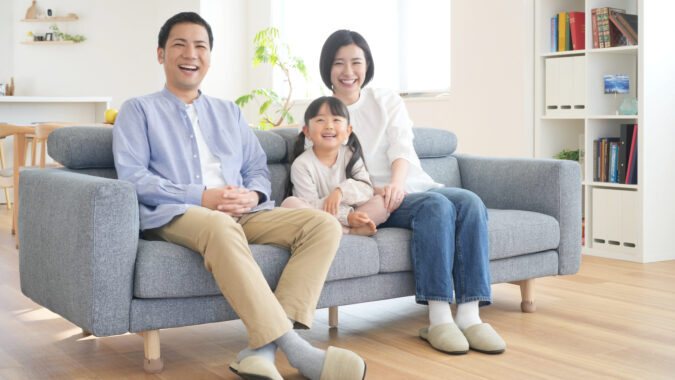 フロアコーティングした床と家族